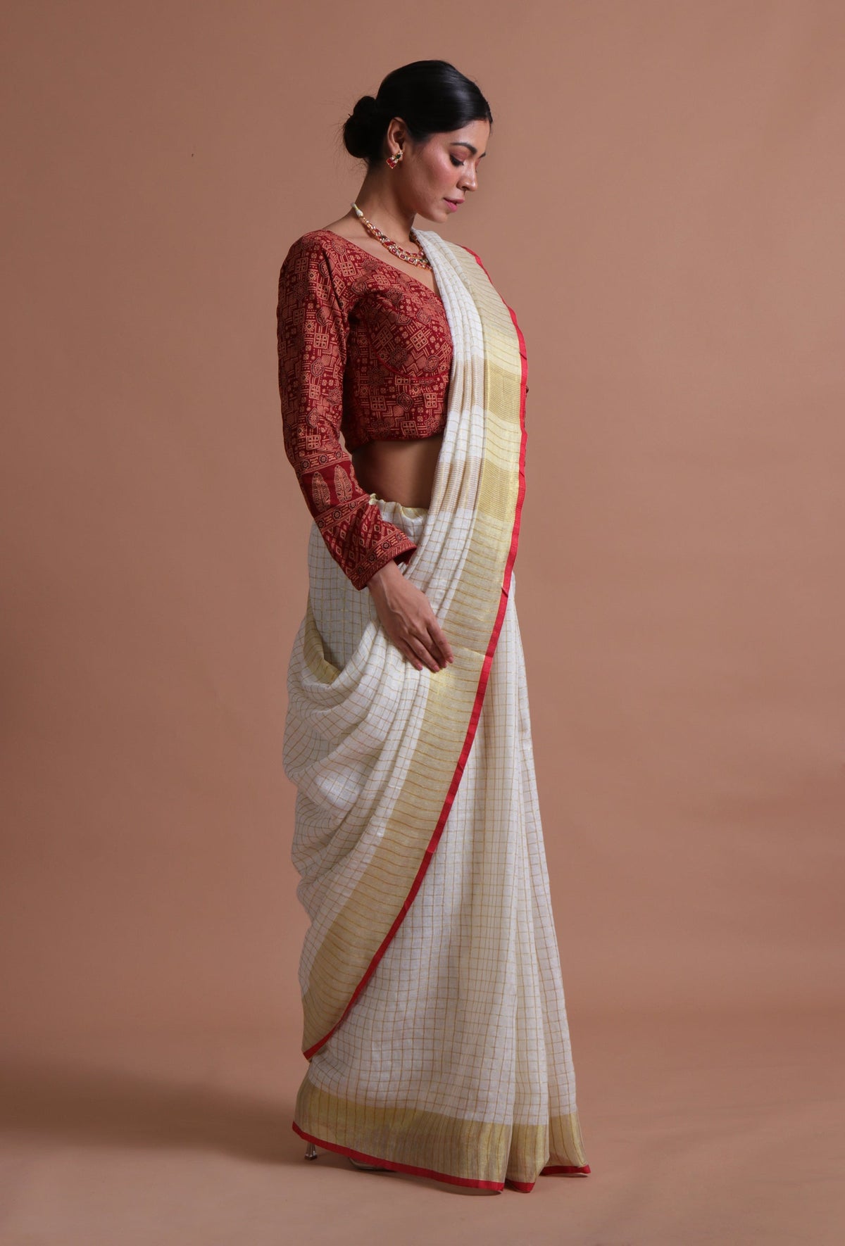 White Red Color Cotton Linen Saree With Unstitched Blouse