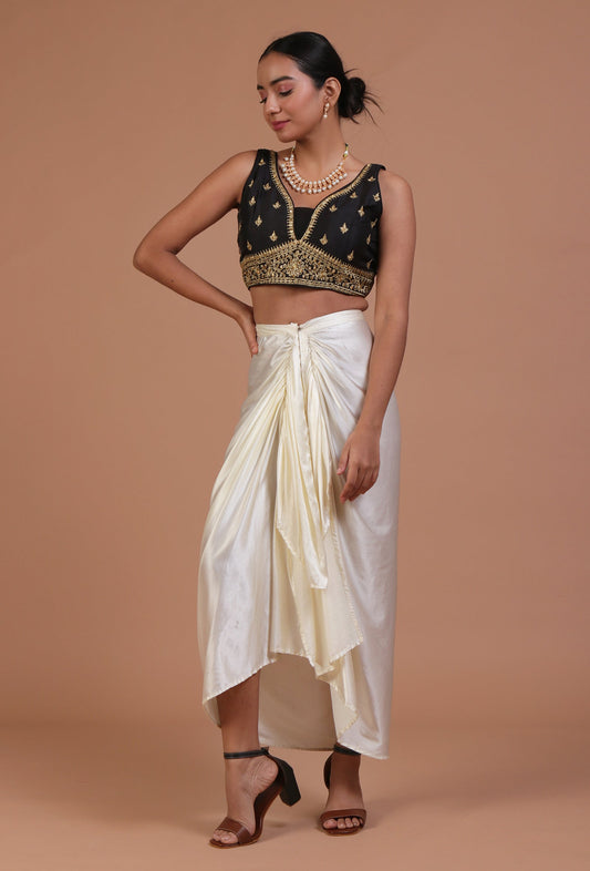 Black Color Raw Silk Embroidered Blouse サイズ S