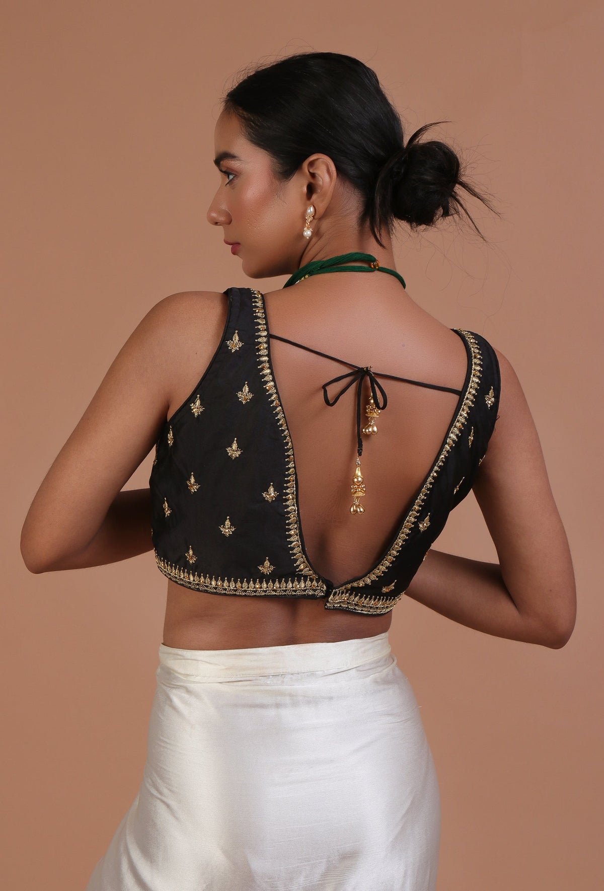 Black Color Raw Silk Embroidered Blouse サイズ S
