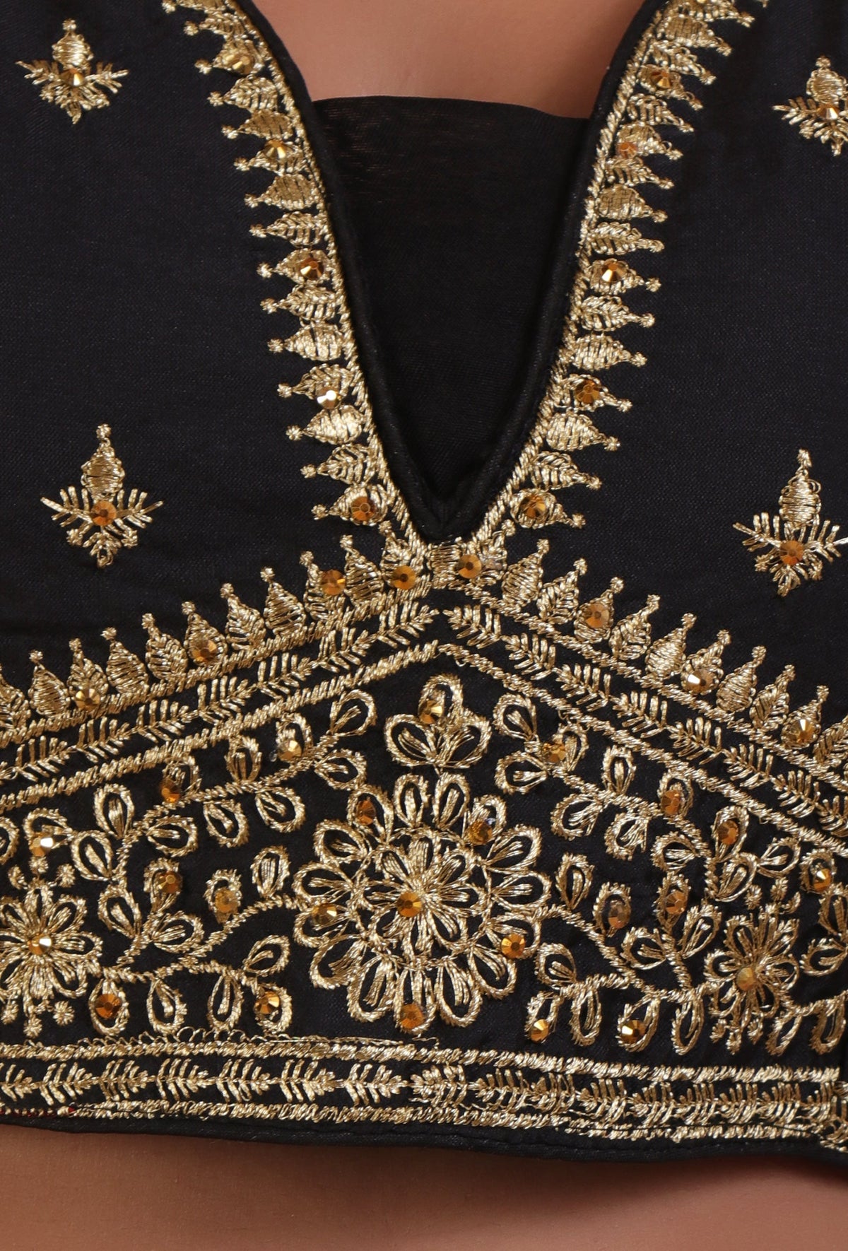 Black Color Raw Silk Embroidered Blouse サイズ S