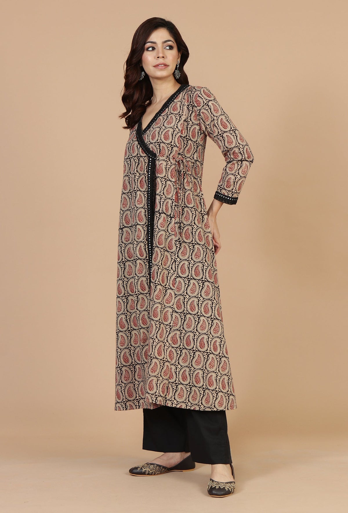 Set of 2: Baagh Hand Block Print Angrakha Kurta with Lace & Solid Black Pants クルタ XL・パンツ XXL
