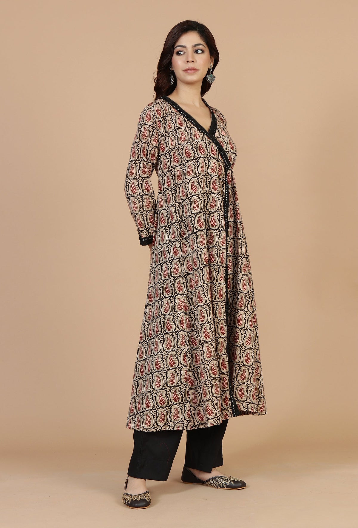 Set of 2: Baagh Hand Block Print Angrakha Kurta with Lace & Solid Black Pants クルタ XL・パンツ XS