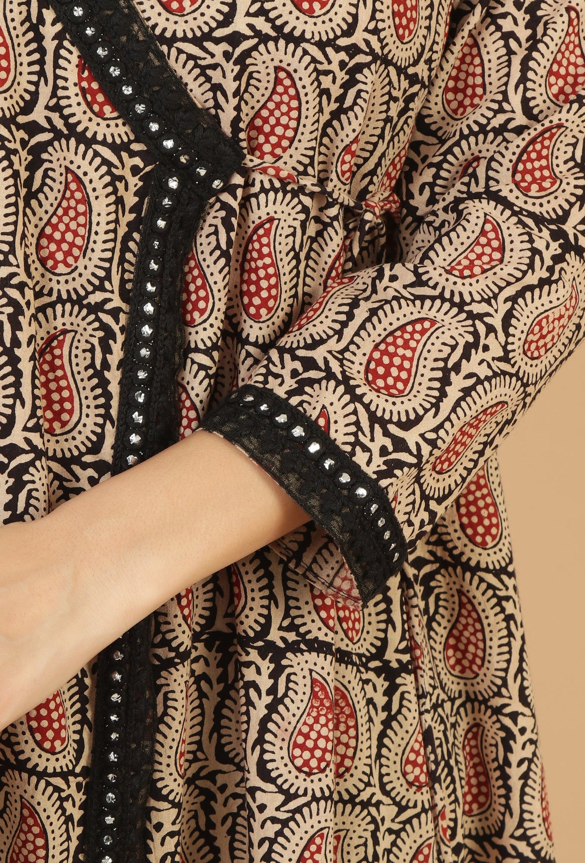 Set of 2: Baagh Hand Block Print Angrakha Kurta with Lace & Solid Black Pants クルタ S・パンツ M
