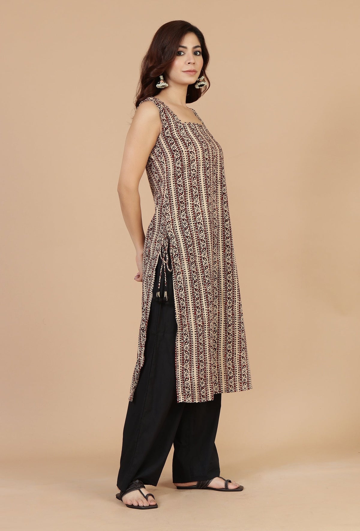 Set of 3: Baagh Printed Straight Kurta, Solid Black Cotton Pants & Black Dupatta with Printed Border クルタ S・パンツ M