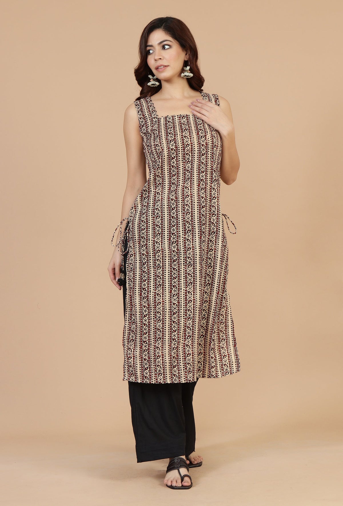 Baagh Printed Straight Cotton Kurta with Side Tie-Ups - Black & Beige サイズ S