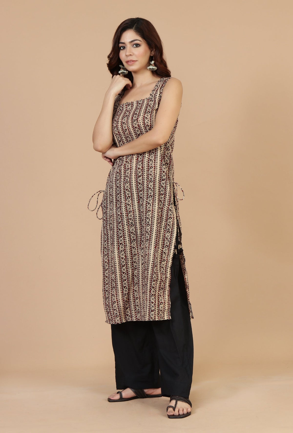 Baagh Printed Straight Cotton Kurta with Side Tie-Ups - Black & Beige サイズ XL