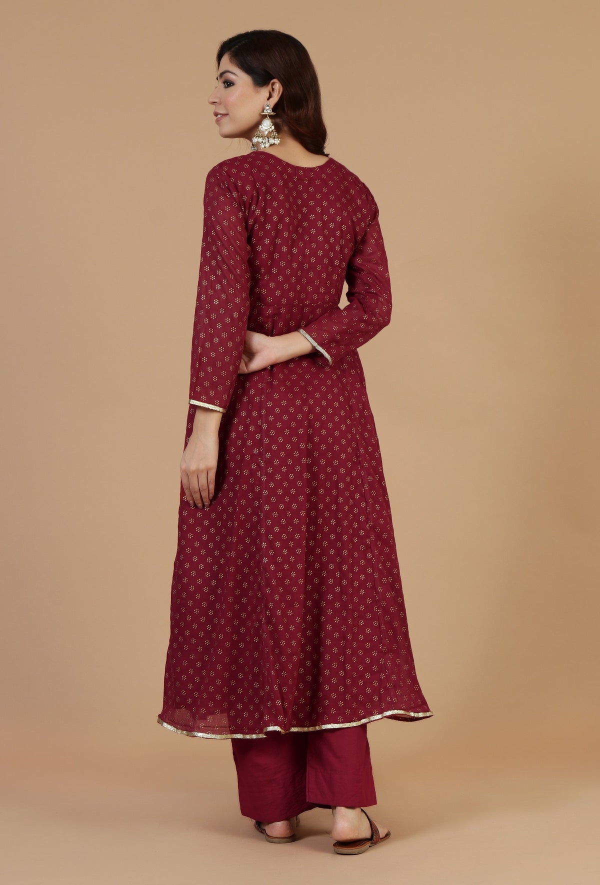 Set of 2: Maroon Floral Printed Flared Kurta with Gota Lace & Solid Cotton Pants クルタ XL・パンツ L