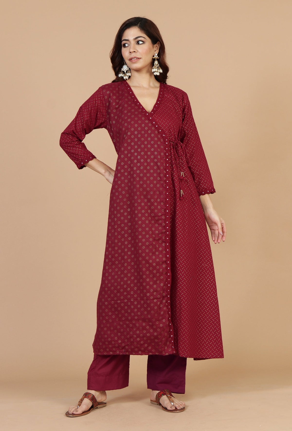 Set of 2: Maroon Hand Block Angrakha Kurta with Tassel Tie & Solid Cotton Pants クルタ XL・パンツ XS