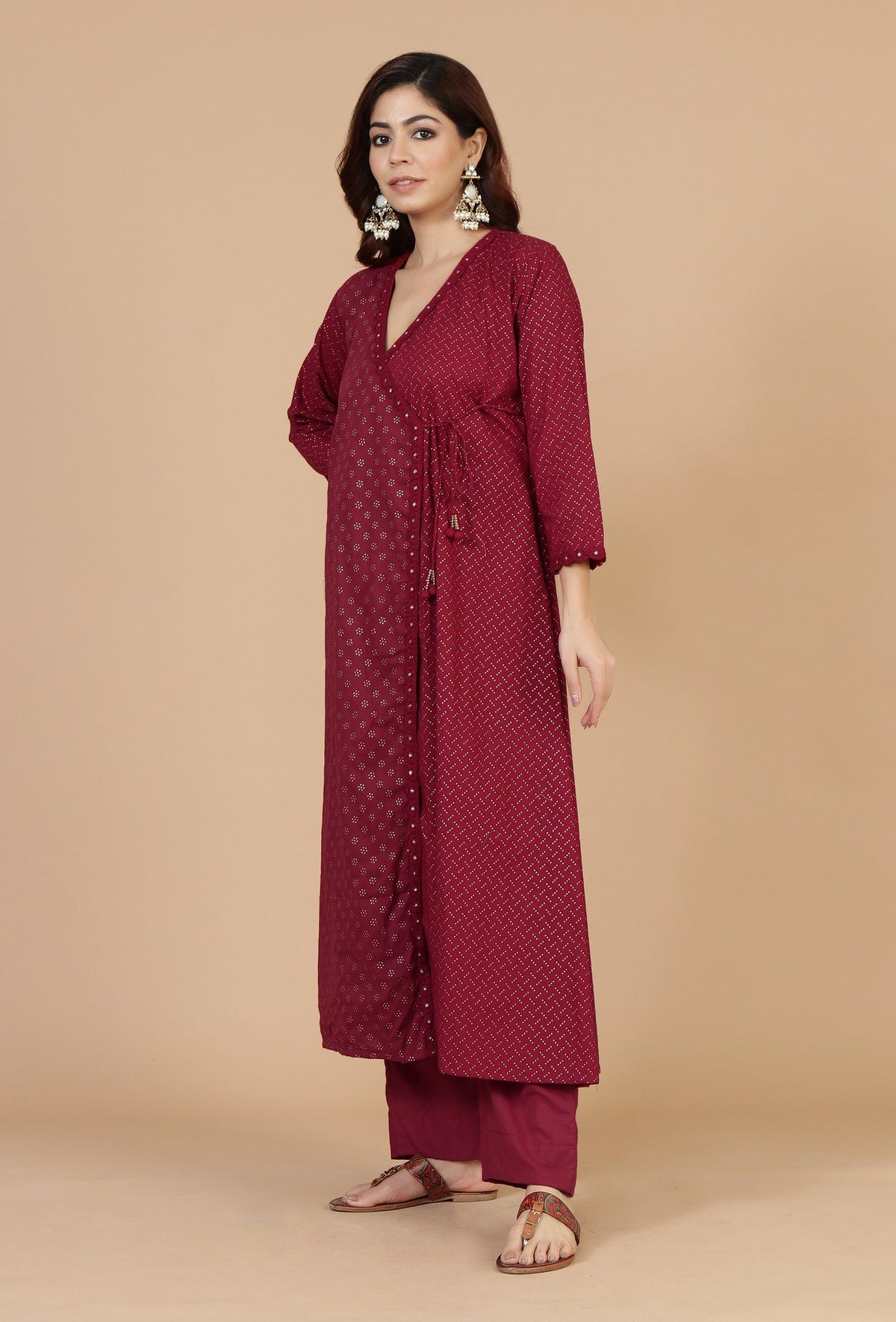 Set of 2: Maroon Hand Block Angrakha Kurta with Tassel Tie & Solid Cotton Pants クルタ S・パンツ XXL