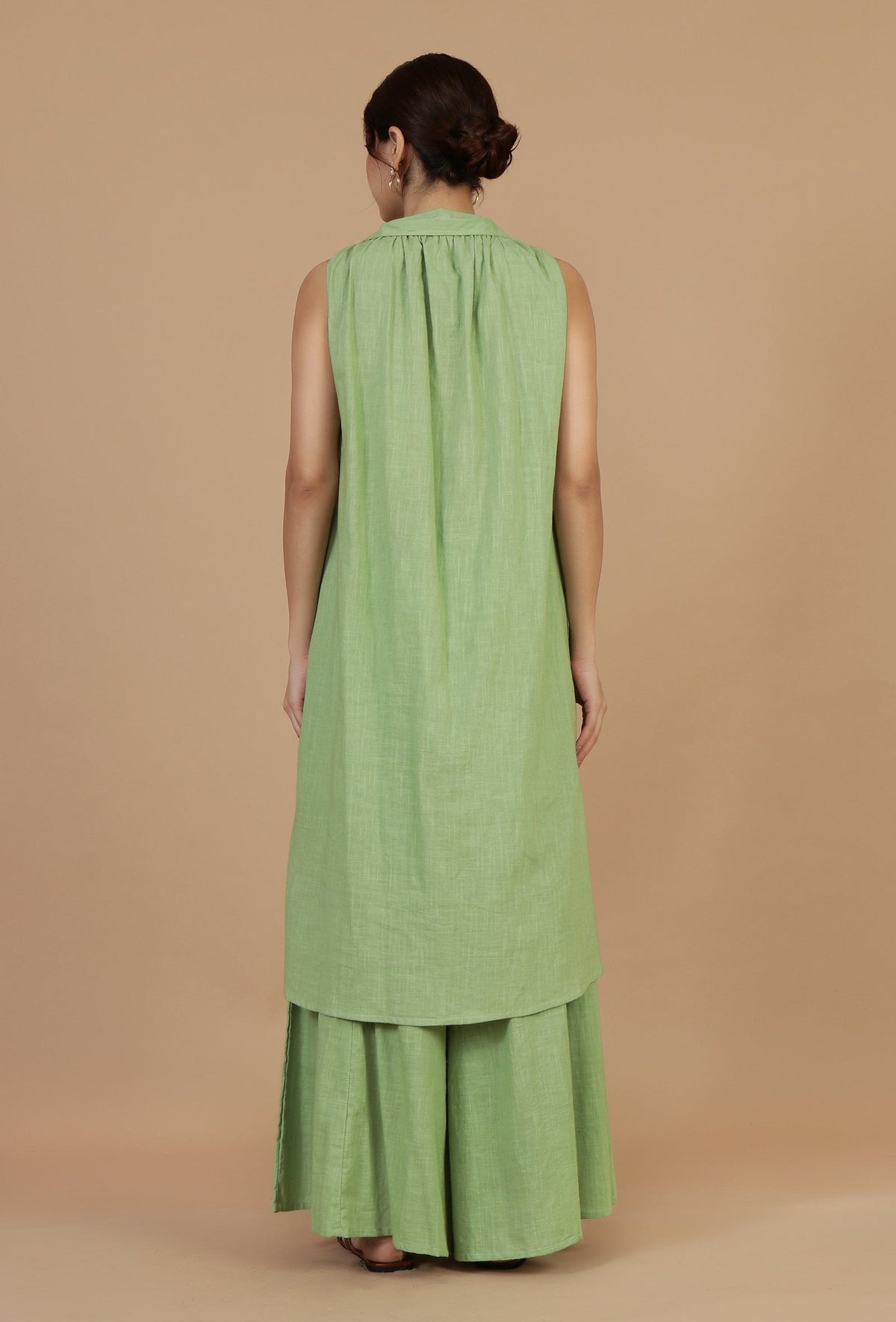 Set of 2: Light Green Sleeveless Shirt Kurta & Flared Palazzo Pants クルタ XXL・パラッツォ XS