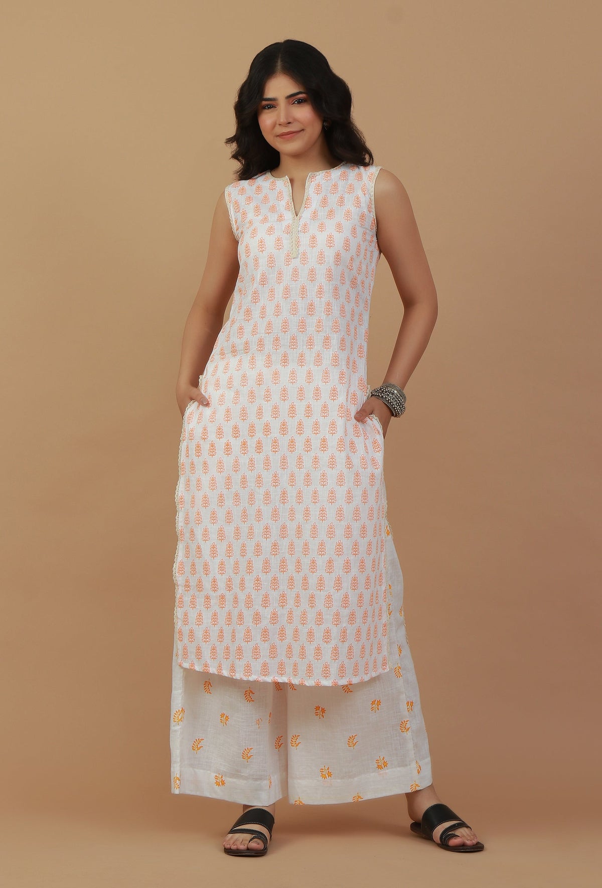 Set of 2: White & Peach Handblock Printed Sleeveless Kurta with Palazzo クルタ XXL・パラッツォ XXL