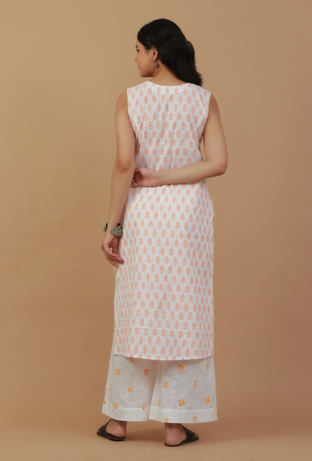 Set of 2: White & Peach Handblock Printed Sleeveless Kurta with Palazzo クルタ XXL・パラッツォ XXL