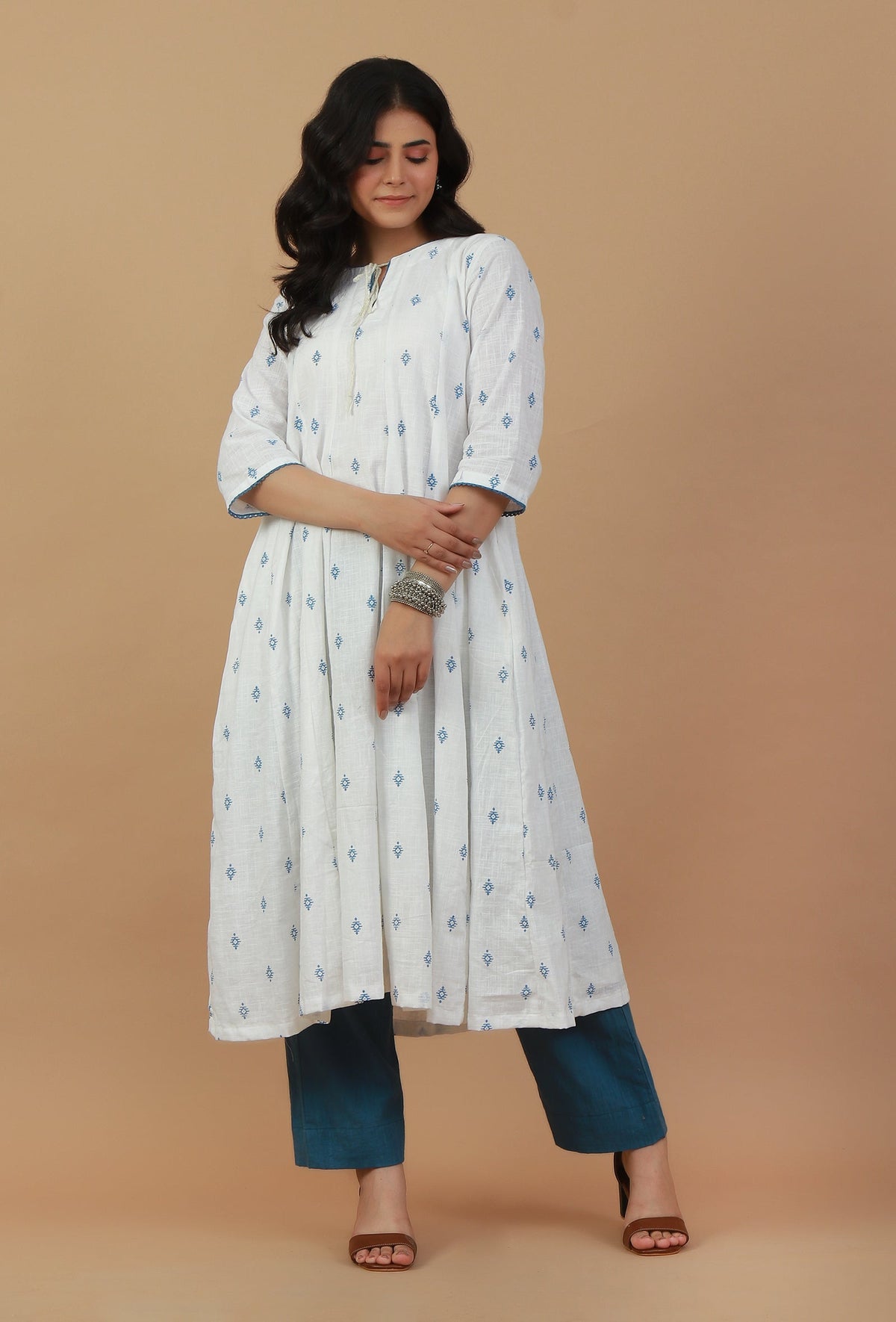 Set of 2: White & Blue Handblock Printed Cotton Kurta with Solid Pants クルタ M・パンツ S