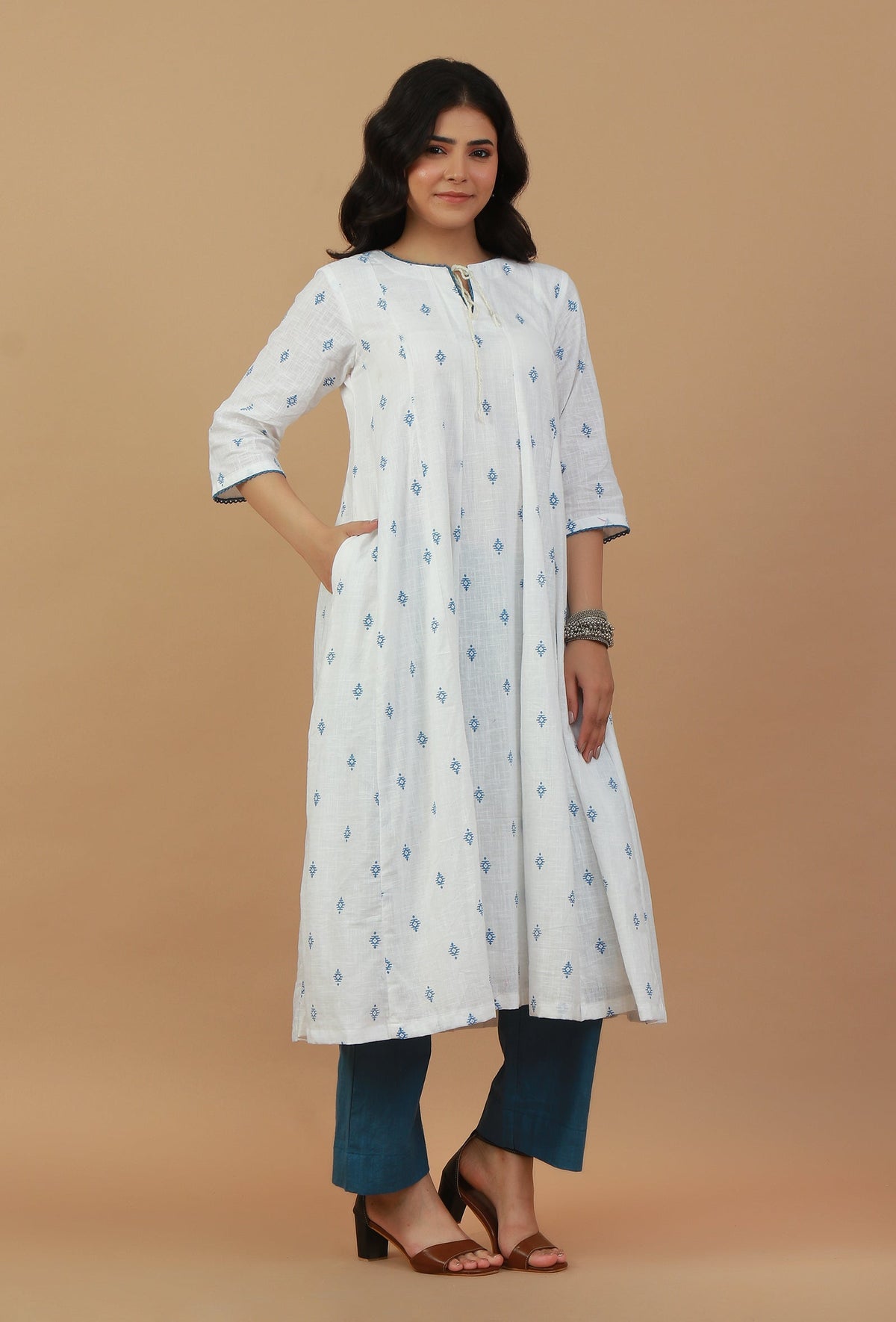 Set of 2: White & Blue Handblock Printed Cotton Kurta with Solid Pants クルタ XXXL・パンツ XS