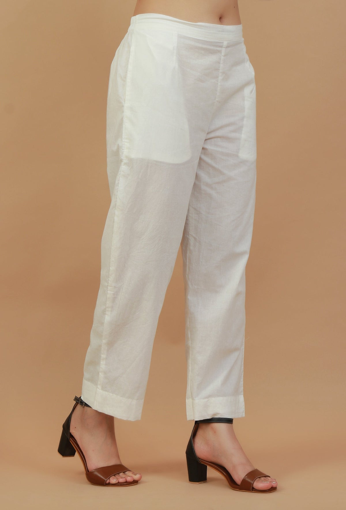 Classic White Cotton Straight Pants サイズ M