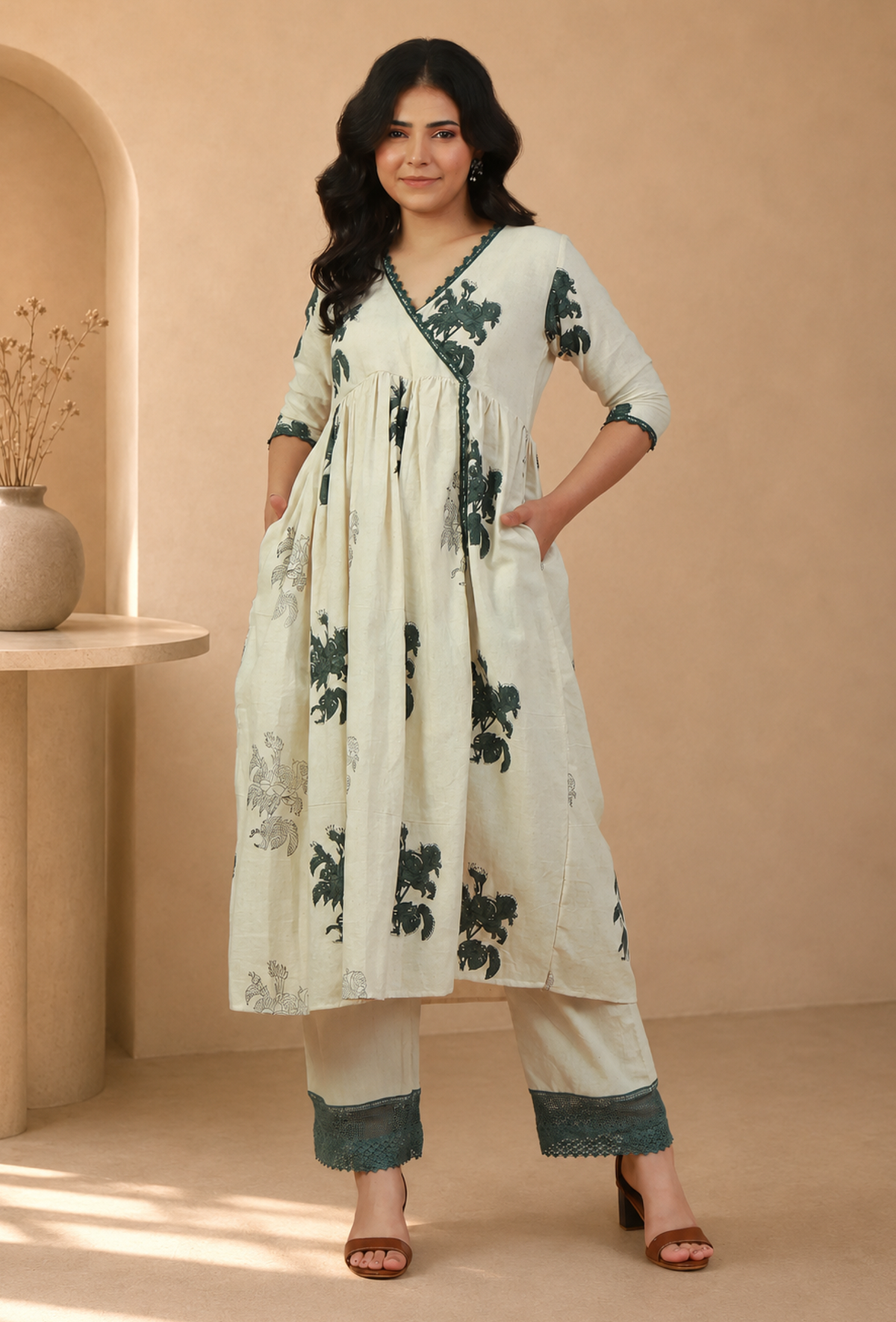Set of 2: Ivory Hand Block Printed Angrakha Kurta with Lace Details and Straight Pants クルタ M・パンツ M