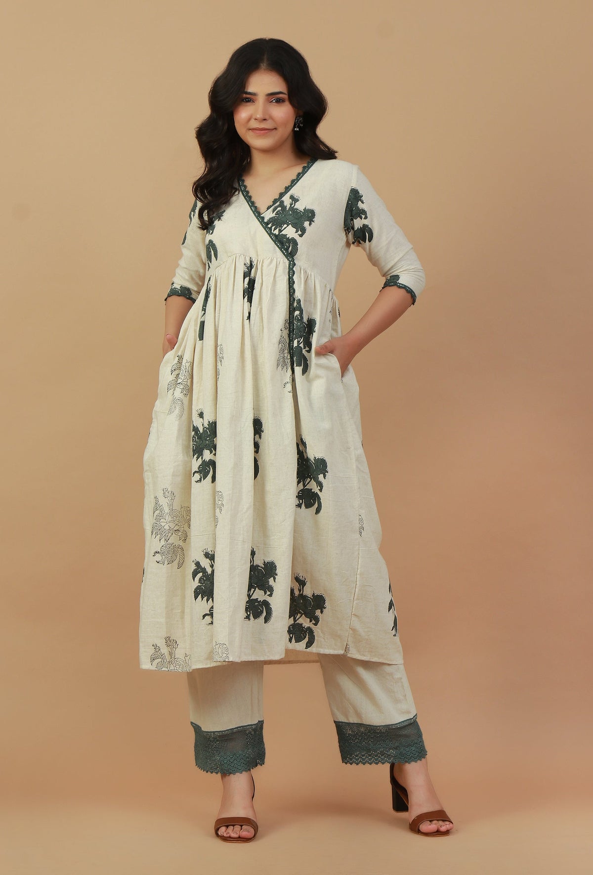 Set of 2: Ivory Hand Block Printed Angrakha Kurta with Lace Details and Straight Pants クルタ S・パンツ XXL