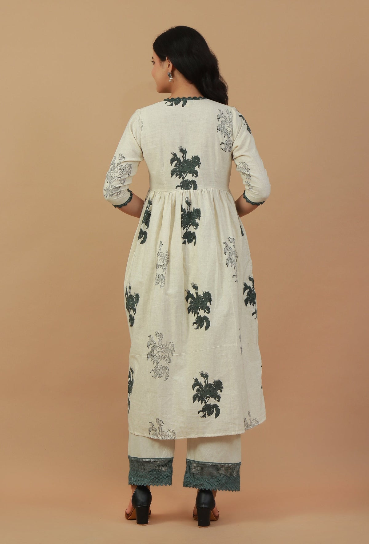 Set of 2: Ivory Hand Block Printed Angrakha Kurta with Lace Details and Straight Pants クルタ M・パンツ XXXL
