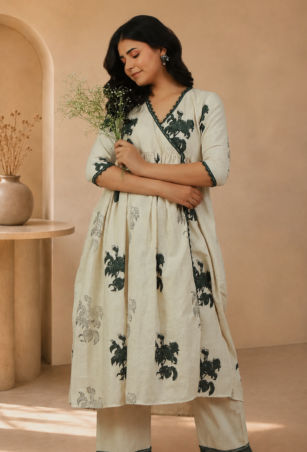Ivory Hand Block Printed Angrakha Cotton Kurta with Lace Detailing サイズ M