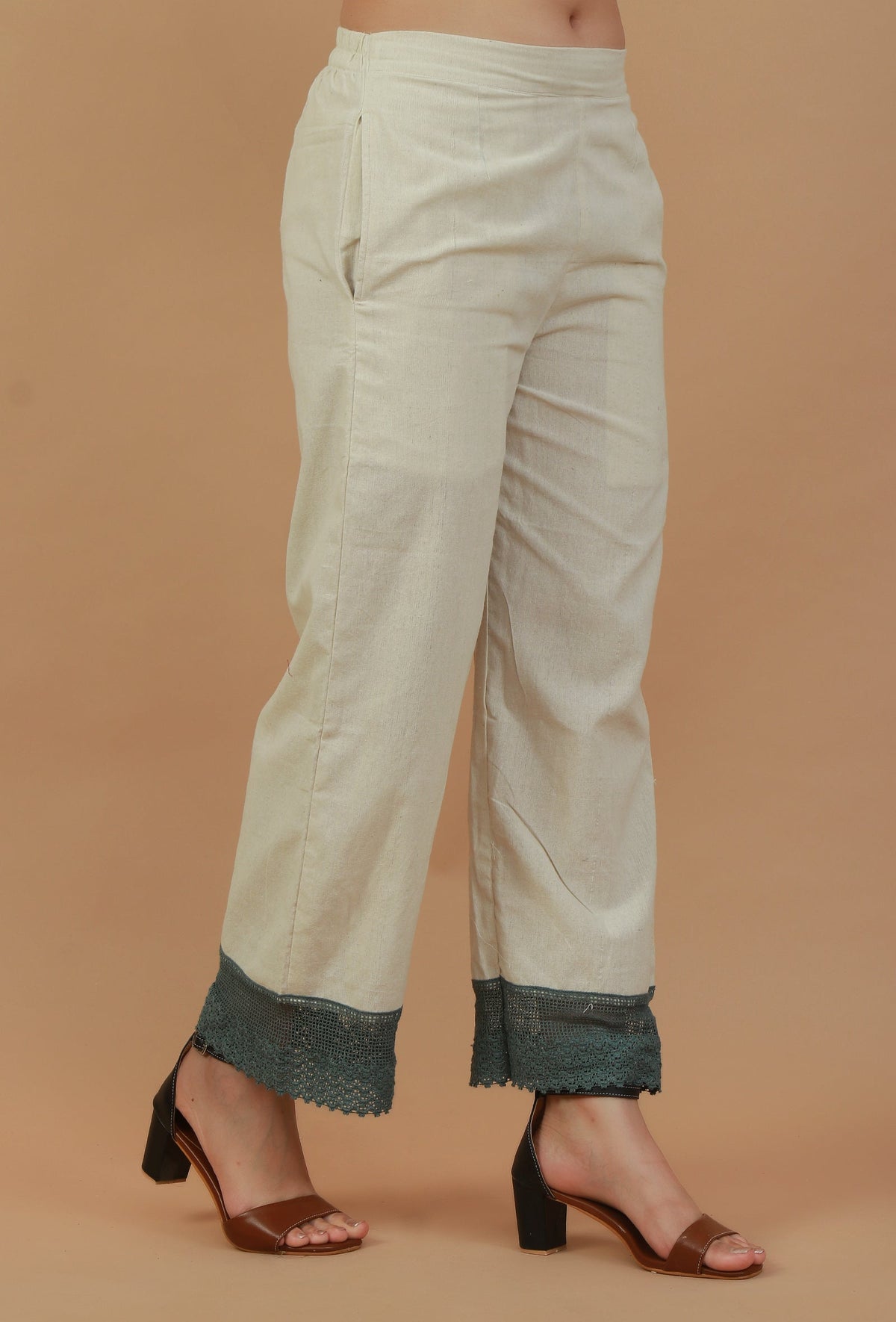 Solid Ivory Straight Cotton Pants with Lace Hem サイズ M