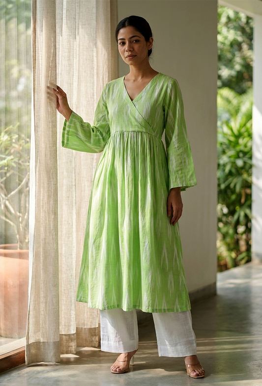 Set of 2 Light Green Ikat Flared Kurta with Solid White Pants クルタ M・パンツ M
