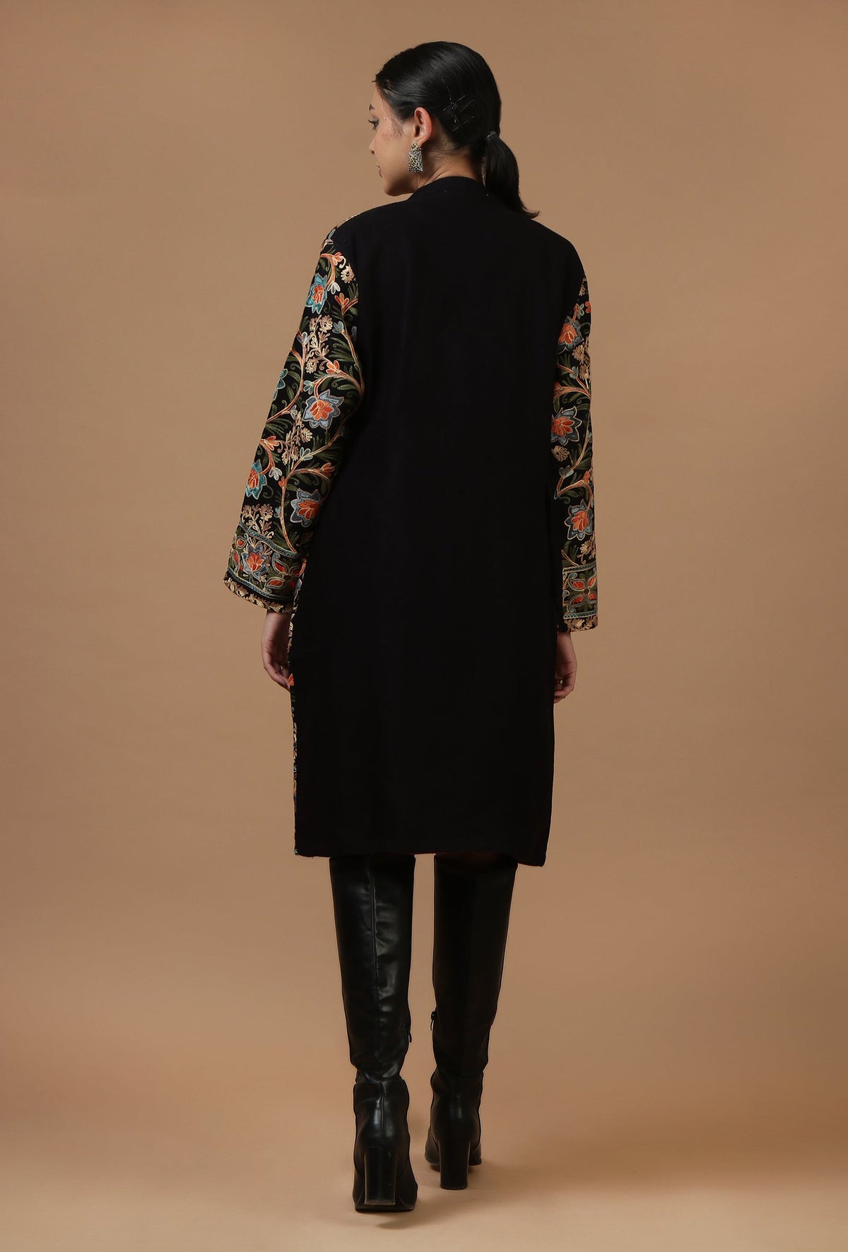 Black Kashmiri Aari Embroidered Woollen Long Jacket サイズ L