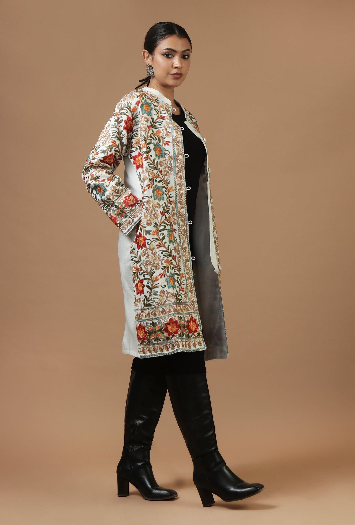 Ivory Kashmiri Aari Embroidered Woolen Long Jacket サイズ L