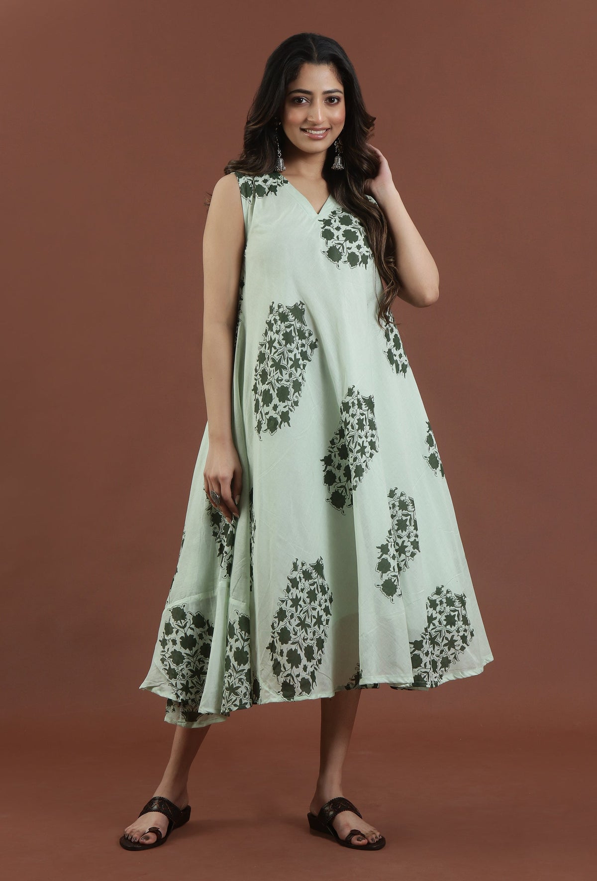 Sage Green Floral Printed Flared Maxi Dress サイズ S