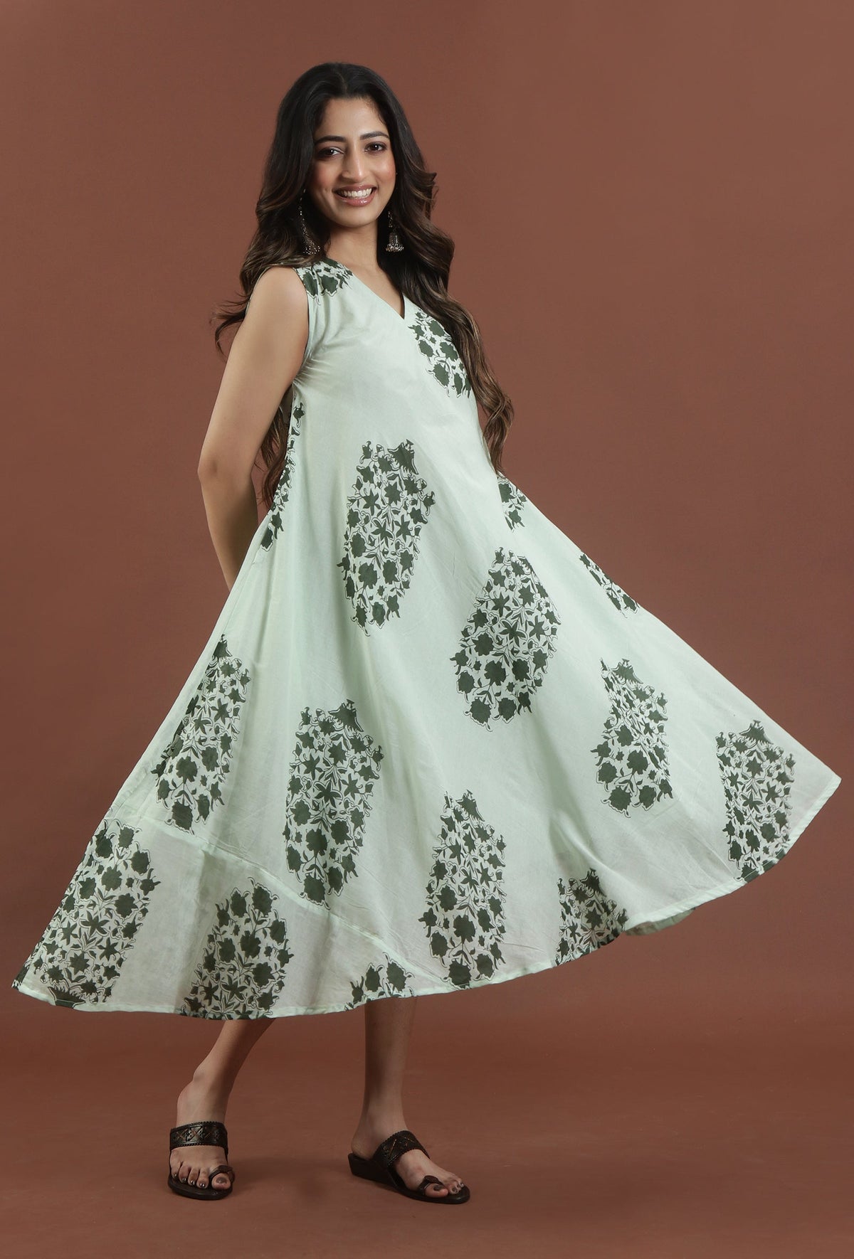 Sage Green Floral Printed Flared Maxi Dress サイズ S