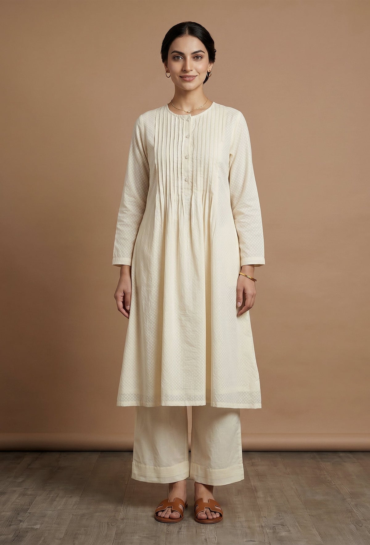 Set of 2: Off-White Pintuck Cotton Kurta with Straight Pant Set クルタ XL・パンツ XS