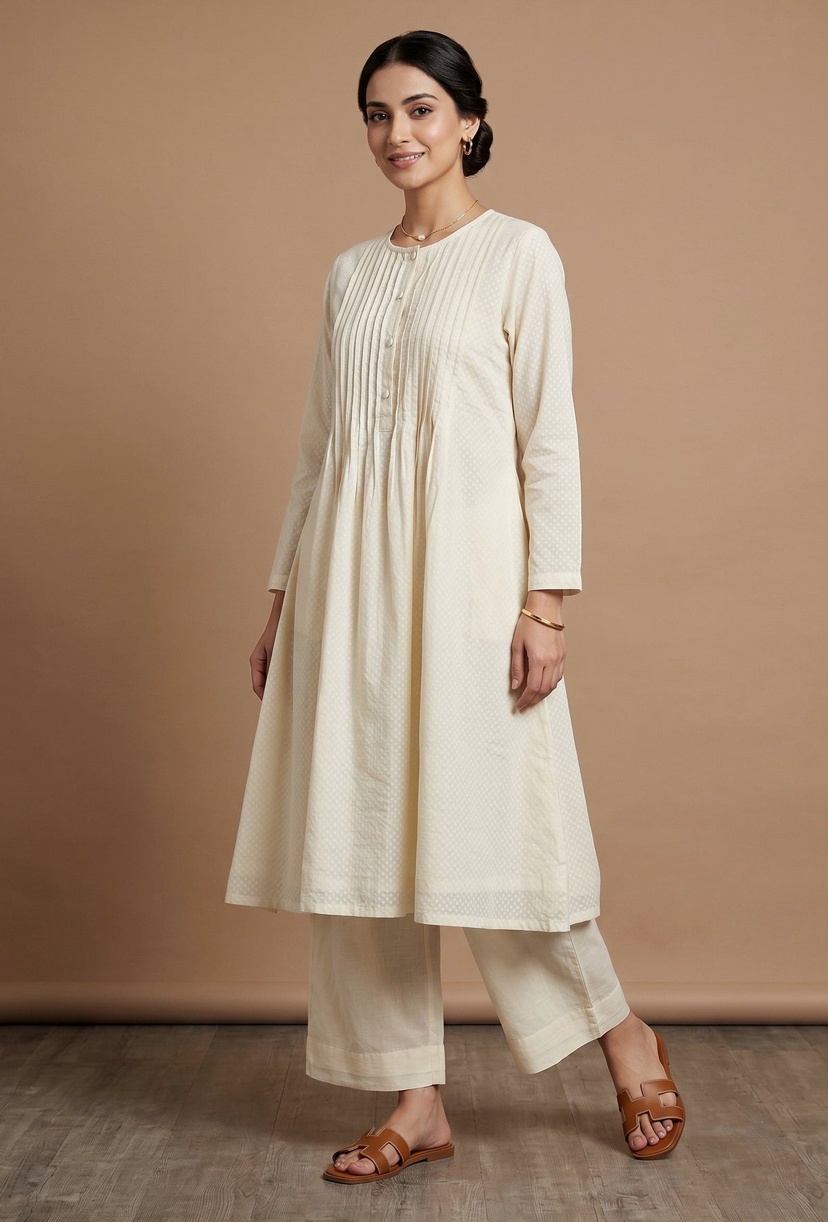 Set of 2: Off-White Pintuck Cotton Kurta with Straight Pant Set クルタ XXL・パンツ XXXL