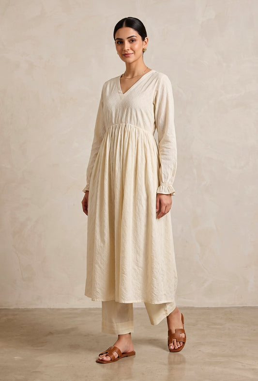 Set of 2: Ivory Textured Gathered Cotton Kurta & Straight Pant Set クルタ M・パンツ M