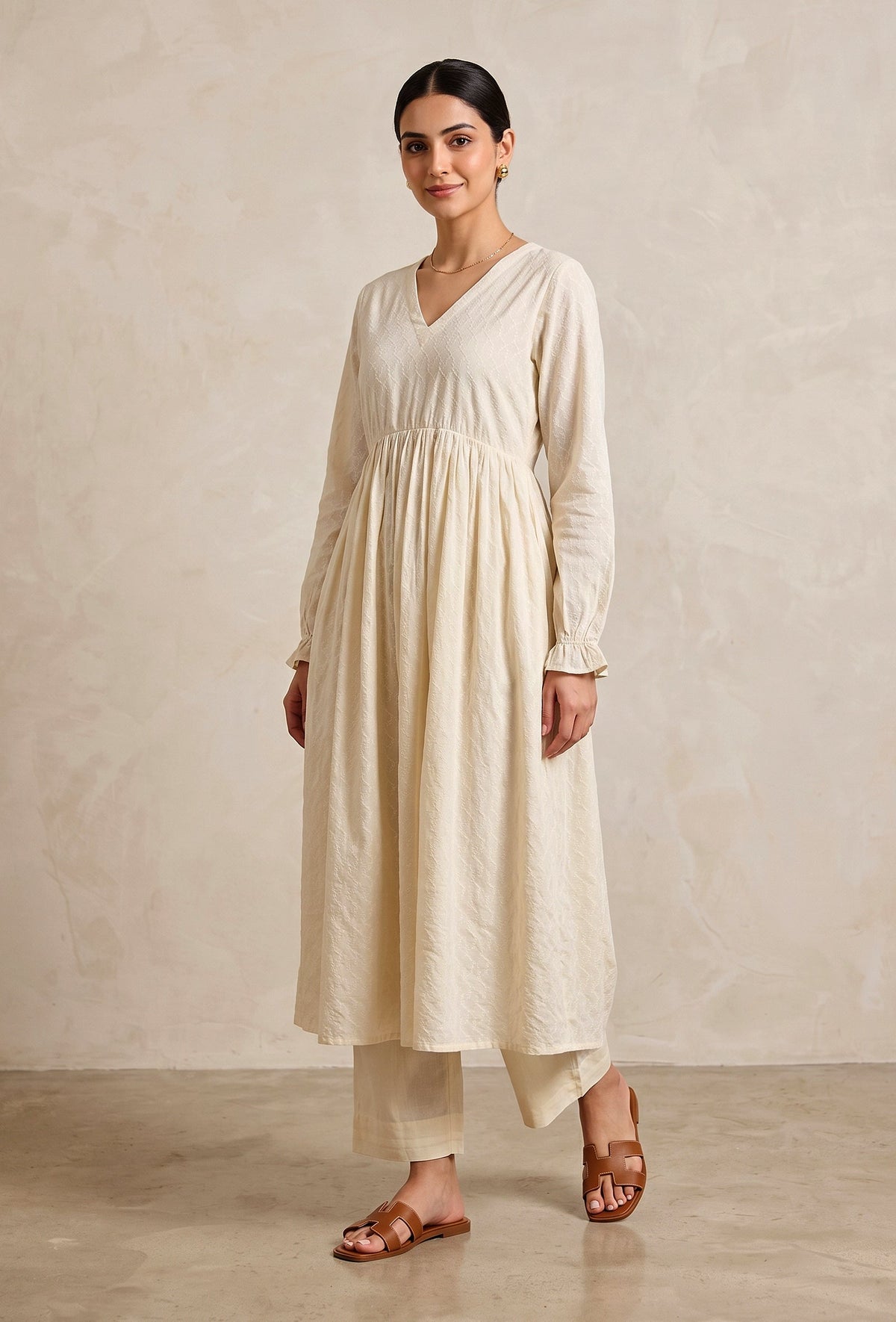 Set of 2: Ivory Textured Gathered Cotton Kurta & Straight Pant Set クルタ L・パンツ XS