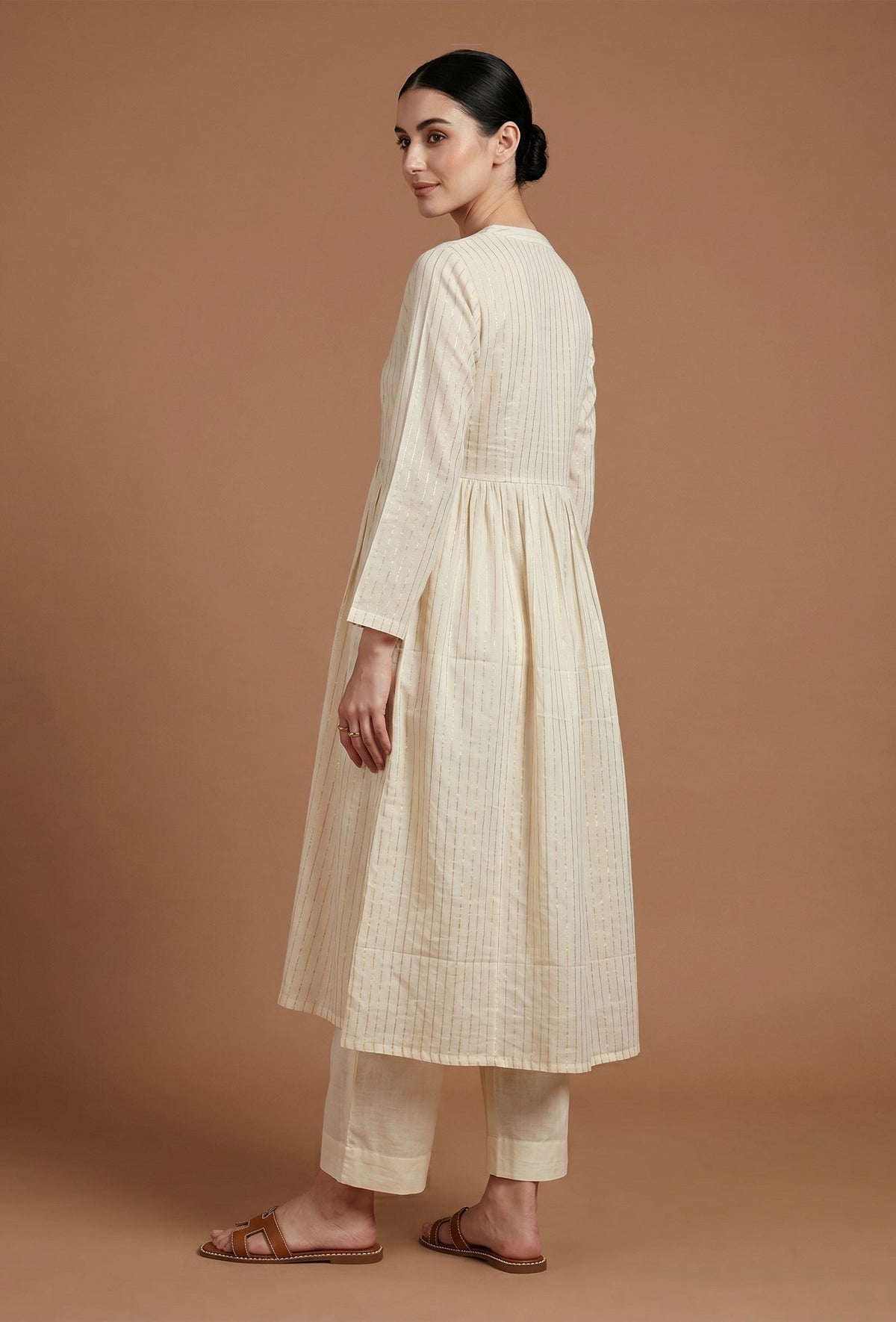 Set of 2: Ivory Cotton Self Stripe Gathered Yoke Kurta with Pant Set クルタ L・パンツ S