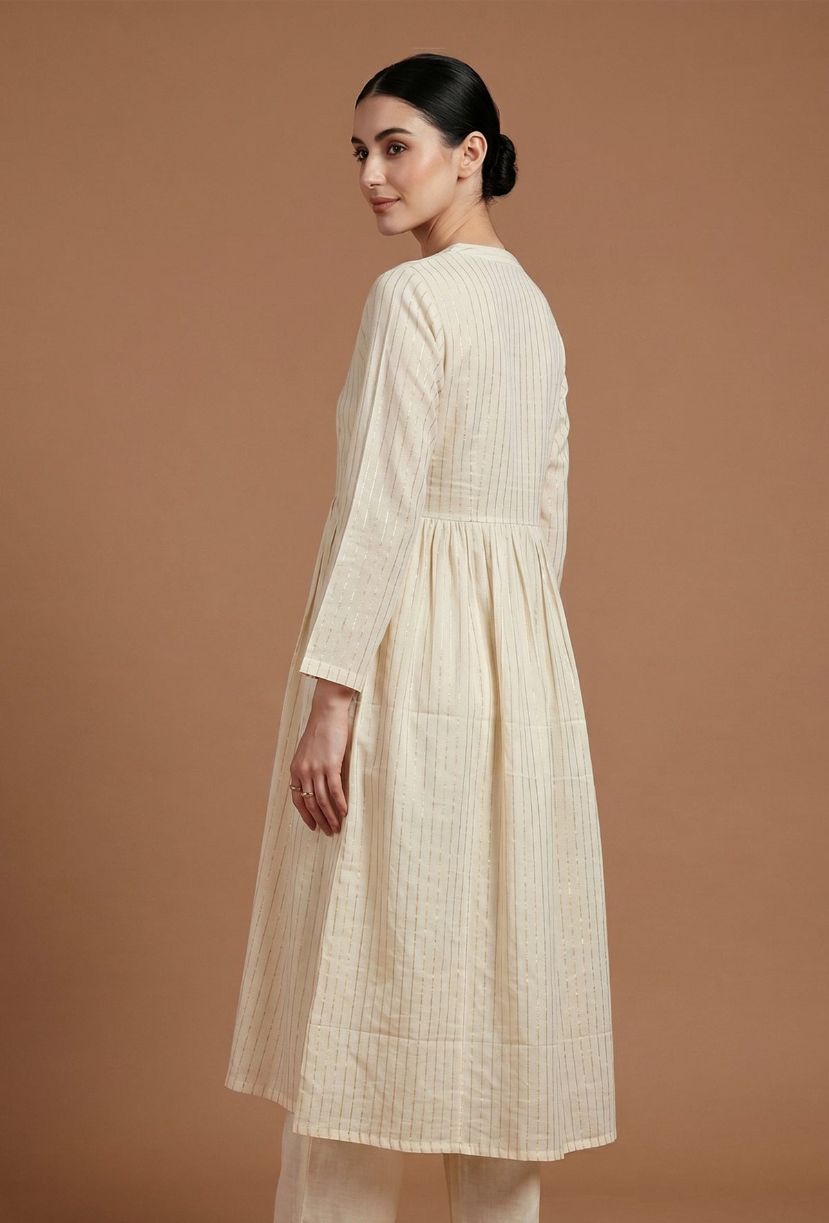 Women's Ivory Cotton Self Stripe Gathered Yoke A-Line Kurta サイズ L
