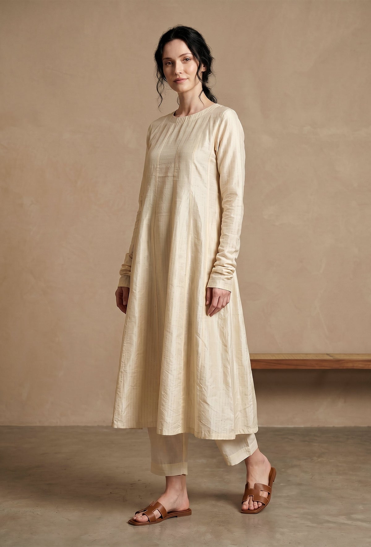 Set of 2: Off-White Cotton Silk Flared Kurta with Straight Pant Set クルタ L・パンツ S