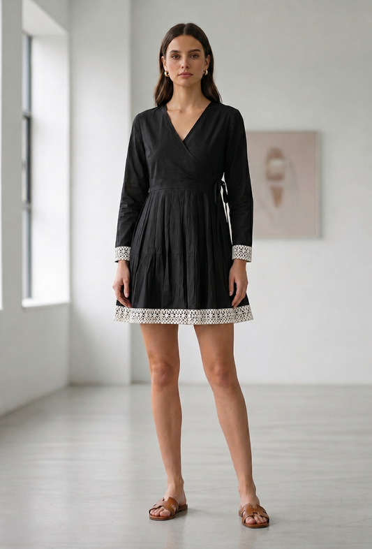 Black Wrap Mini Dress with Lace Trim サイズ M