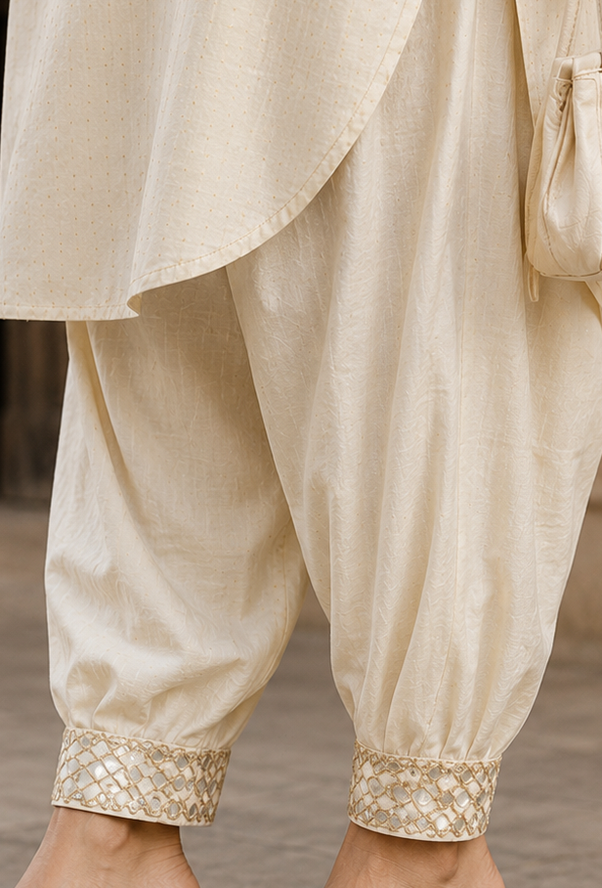 Ivory Embroidered Satin Dhoti Pant サイズ M