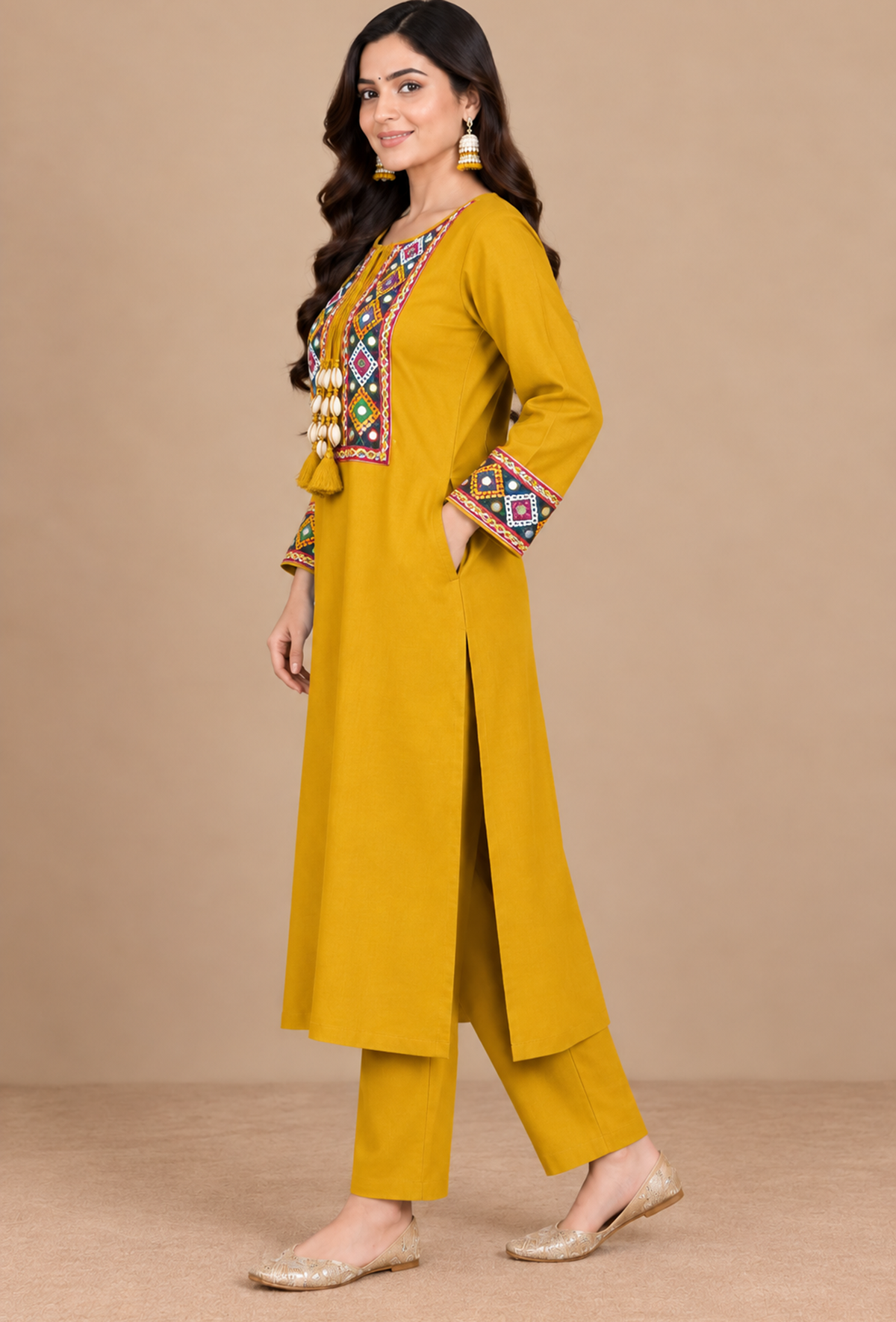Set of 2: Mustard Cashmilon Gamthi Embroidered Phiran & Pant Set パンツ M