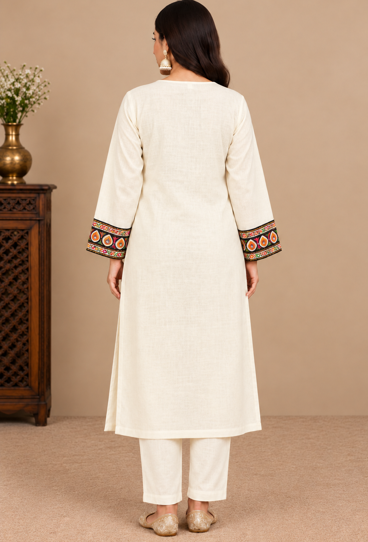 Set of 2: Ivory Cashmilon Gamthi Embroidered Phiran & Pant Set パンツ M