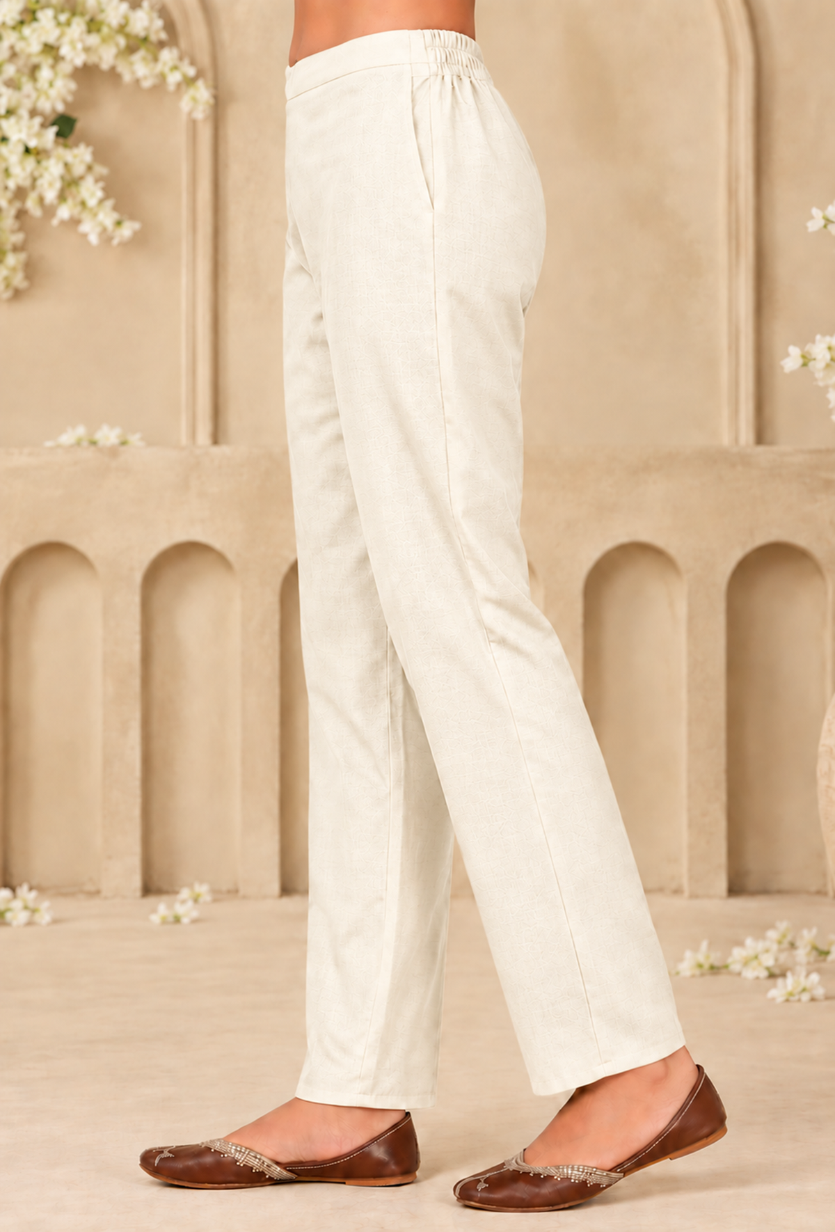 Set of 2: Ivory Cashmilon Gamthi Embroidered Phiran & Pant Set パンツ M