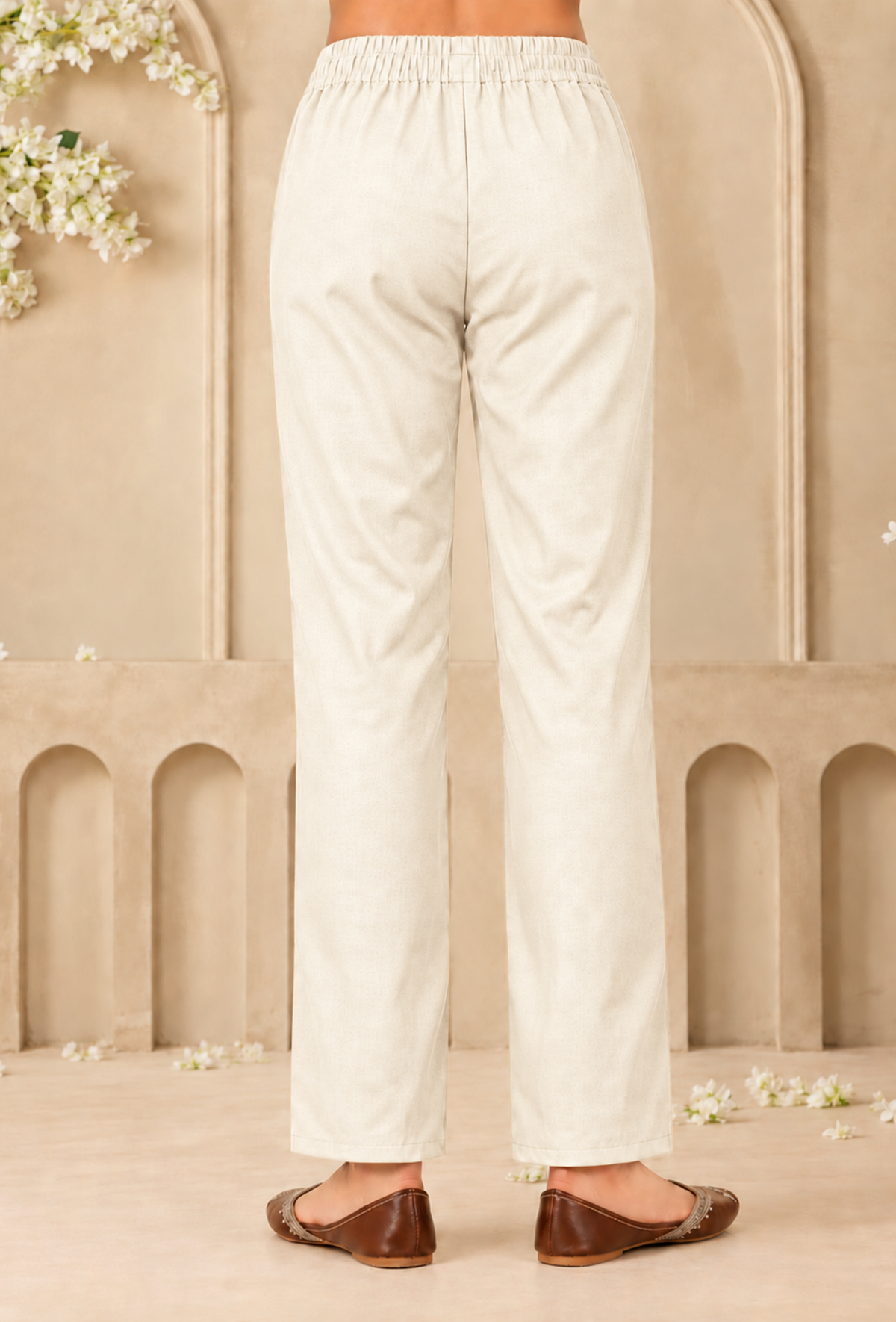 Set of 2: Ivory Cashmilon Gamthi Embroidered Phiran & Pant Set パンツ M