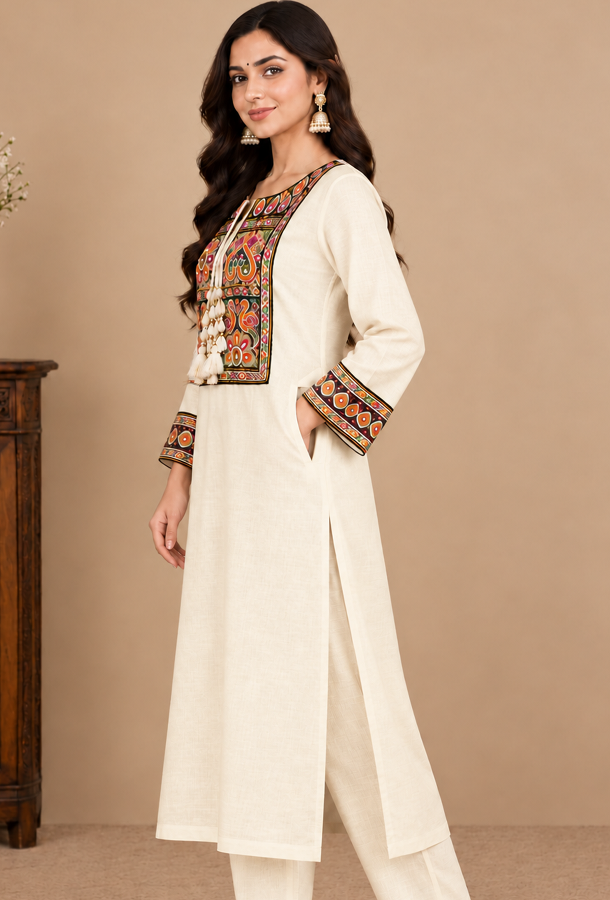 Ivory Cashmilon Gamthi Embroidered Phiran サイズ フリーサイズ