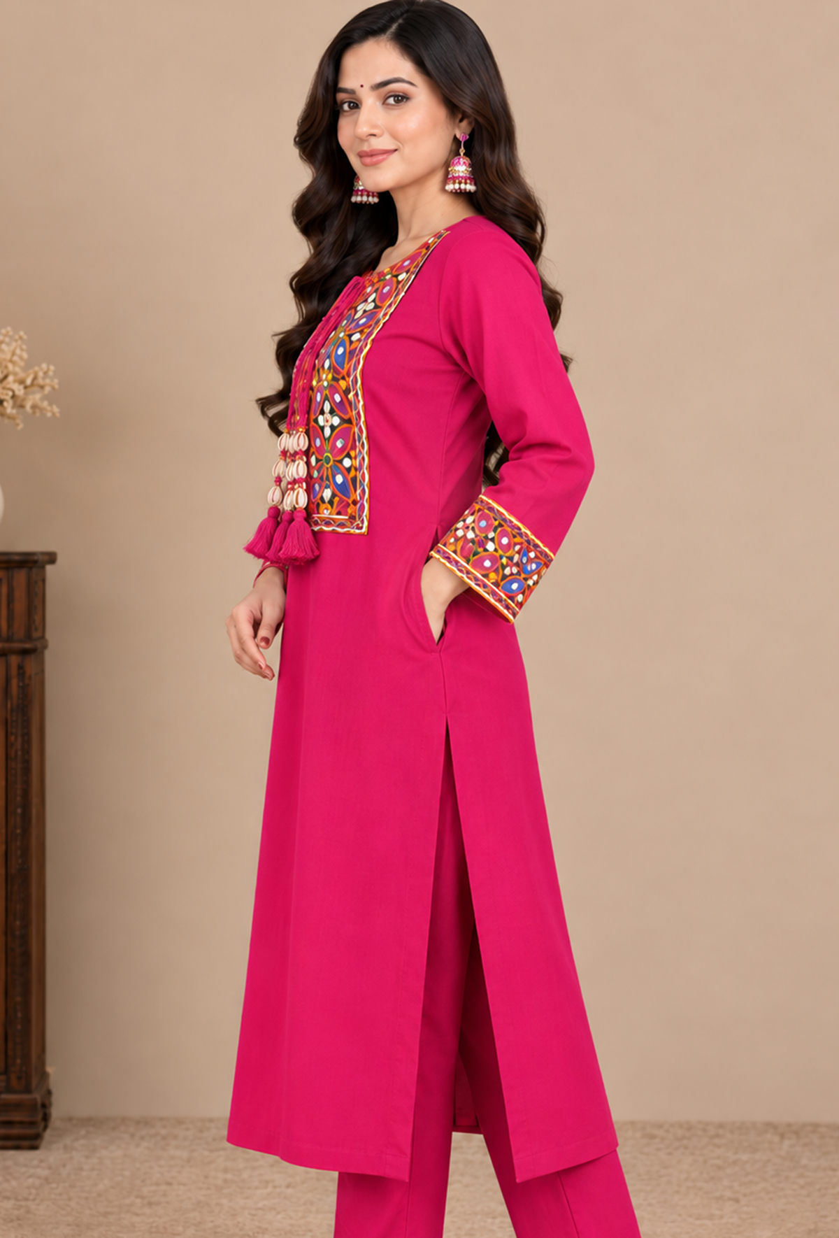 Rani Pink Multicolour Cashmilon Gamthi Embroidered Phiran サイズ フリーサイズ