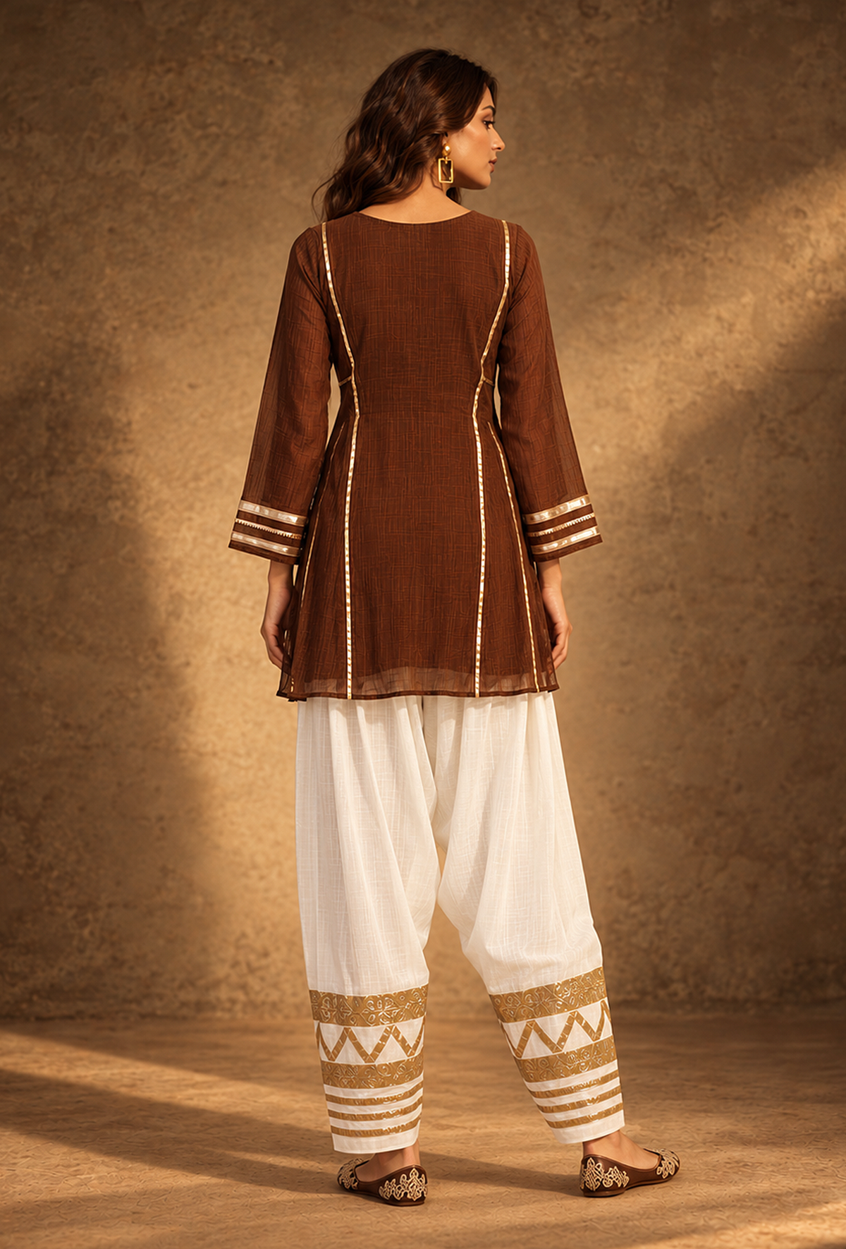 Set of 2: Cocoa Charm Chanderi Kurta & Ivory Salwar Set with Golden Lace クルタ XXL・サルワール L