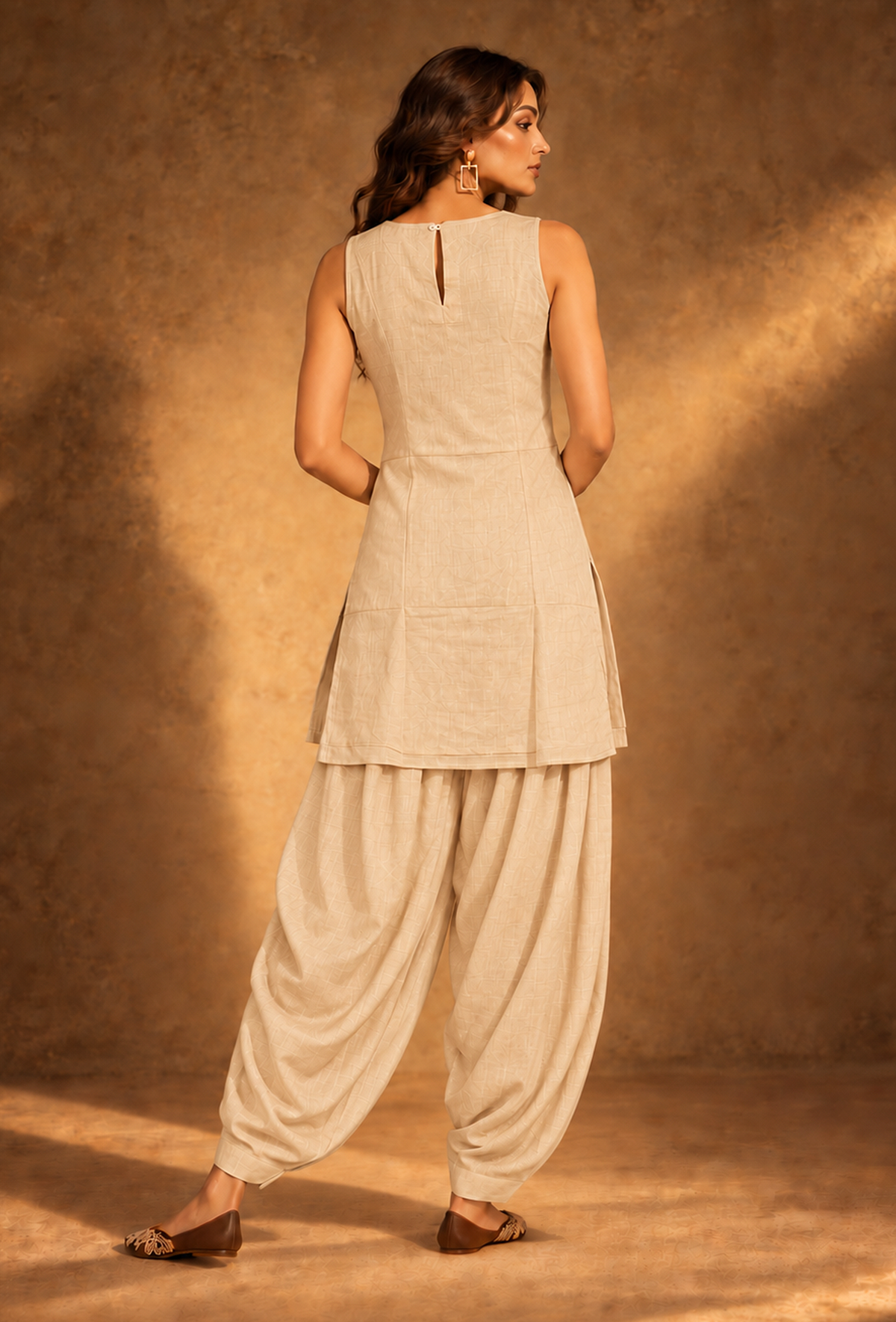 Set of 2: Beige Ease Sleeveless Glazed Cotton Kurta & Salwar Set クルタ XXL・サルワール XXXL