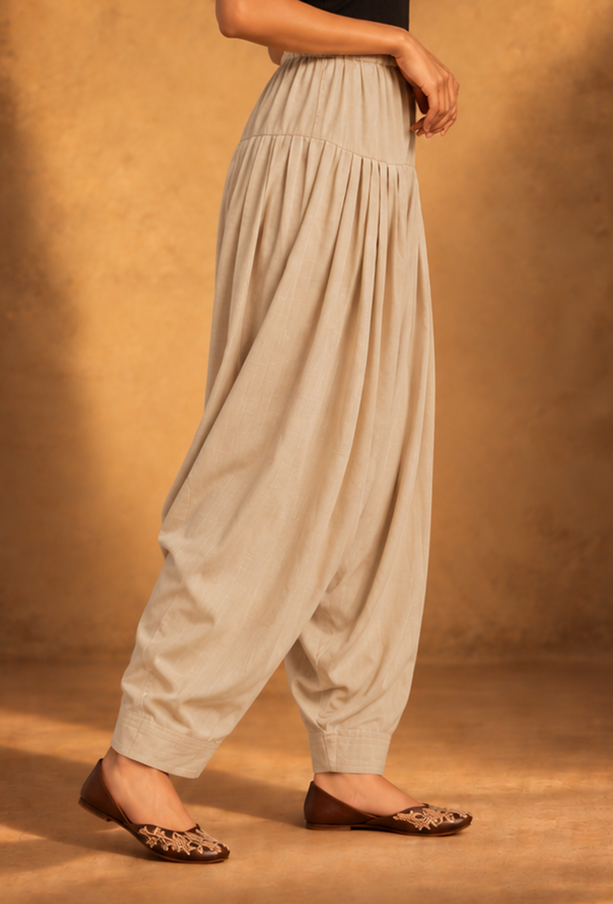 Beige Glazed Cotton Pleated Salwar サイズ XL