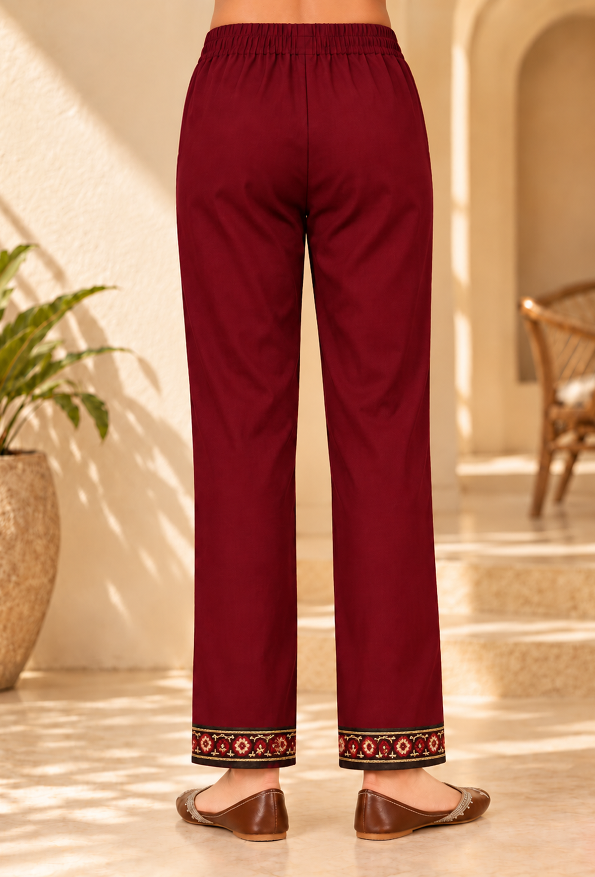 Rivaayat Ruby Maroon Cashmilon Straight-Fit Embroidered Lace Pants With Pockets サイズ M