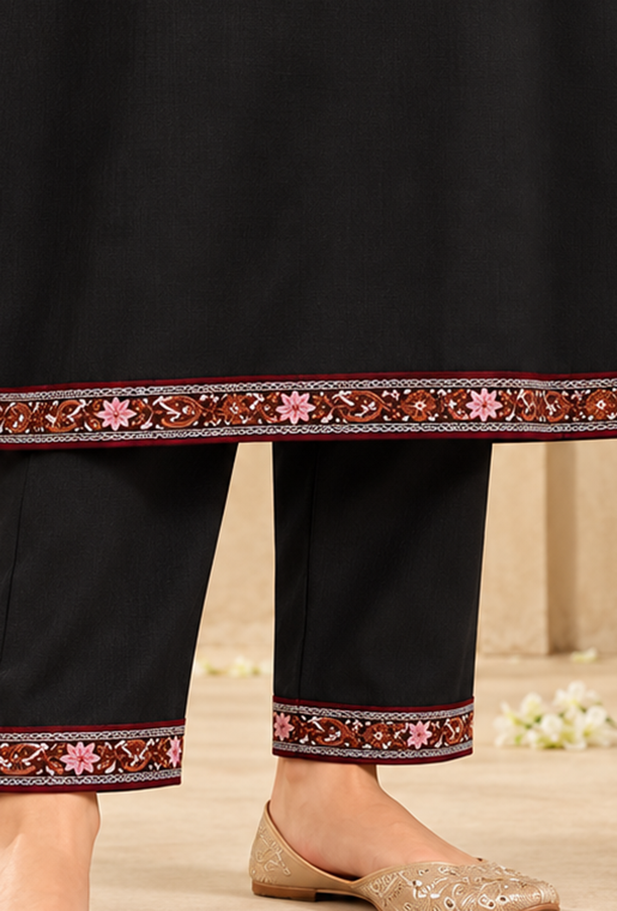 Set of 2: Midnight Black Cashmilon Kashmiri Embroidered Lace Phiran & Pant Set パンツ M