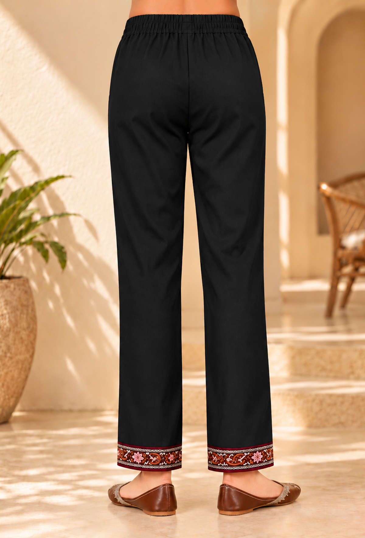 Black Cashmilon Kashmiri Embroidered Lace Straight-Fit Pants With Pockets サイズ M